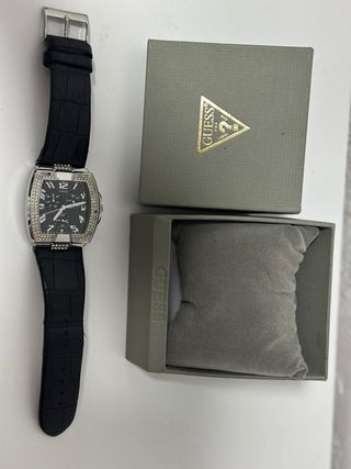 Reloj Guess Negro y Plateado con Cristales