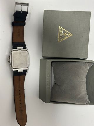 Reloj Guess Negro y Plateado con Cristales