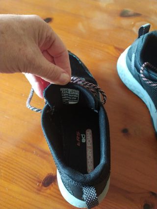 Tenis deportivos negros y rosas