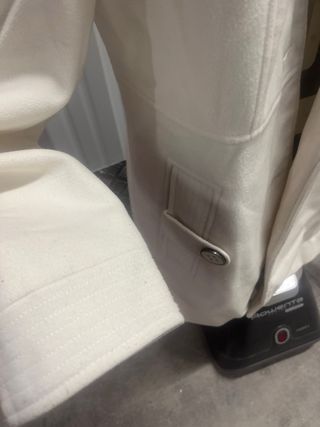 Casaco branco rasgado