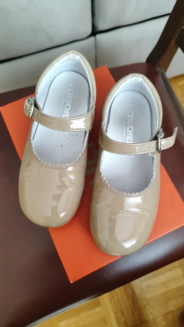 Zapato charol niña piel beige visón talla 27