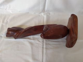 Escultura de madera abstracta