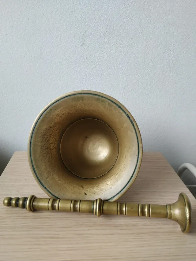 Almirez antiguo de bronce