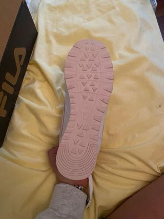 Zapatillas Fila Blancas y Rosas