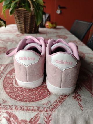 Zapatillas Adidas rosas y blancas