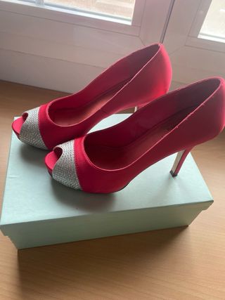 Zapatos de tacón rojos y plateados Membrilla