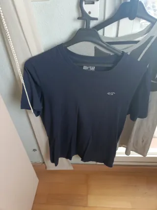 Lote 2 camisetas Nike(negra S,gris M) Hollister S