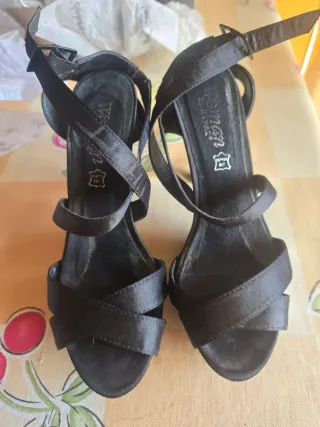 Sandalias de tacón negras talla 38
