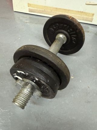 Pesas de gimnasio con discos y cierre