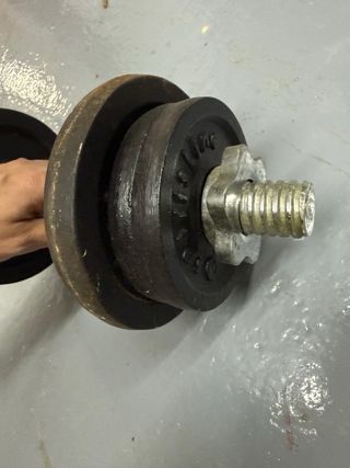 Pesas de gimnasio con discos y cierre