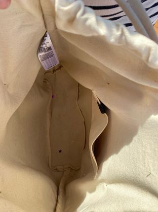 Bolso de rafia conchas y detalles blancos