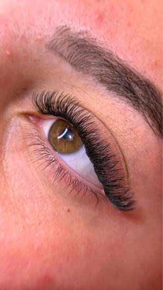 Extensión de pestañas, cejas y lifting