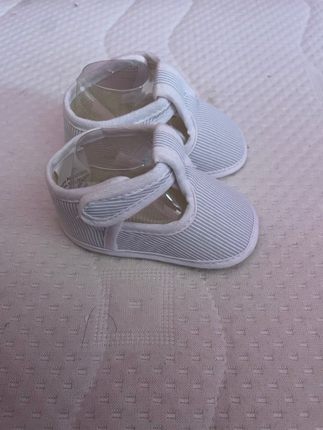 Zapatos de bebé a rayas