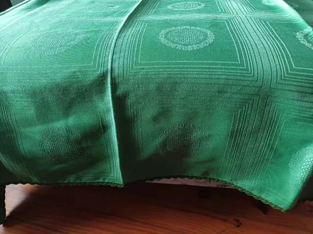 Mantel verde con diseño jacquard