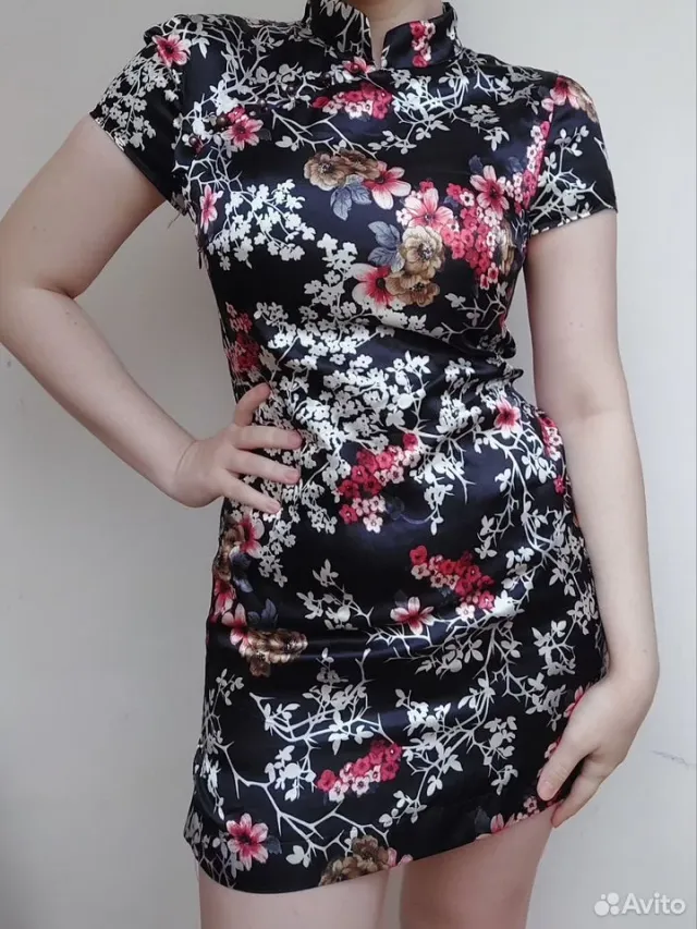 Vestido oriental estampado floral