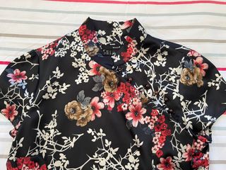 Vestido oriental estampado floral