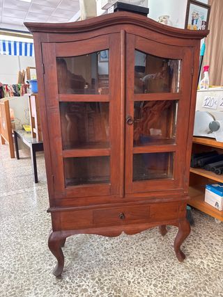 Vitrina Isabelina Madera y Cristal