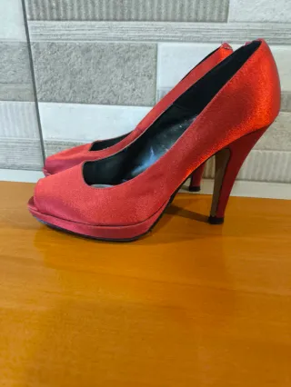 Zapatos de fiesta rojos de tacón