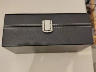 Cofanetto porta orologi in ecopelle nera