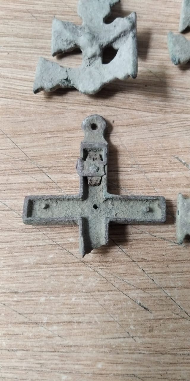 Lote de 4 cruces cricifijos grandes antiguos