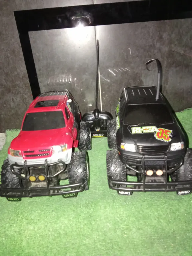 Dos Nikko Coche RC vintage.