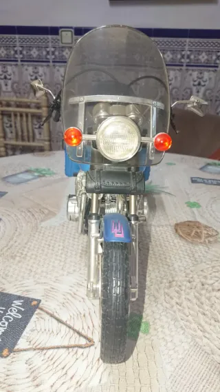 Moto de colección a escala