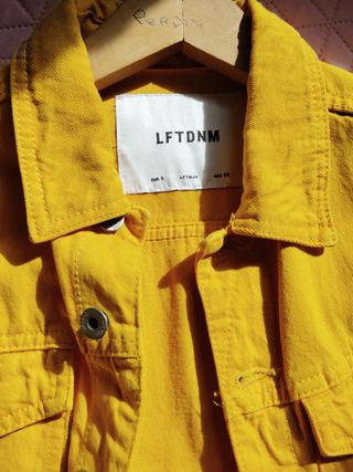 Cazadora vaquera amarilla