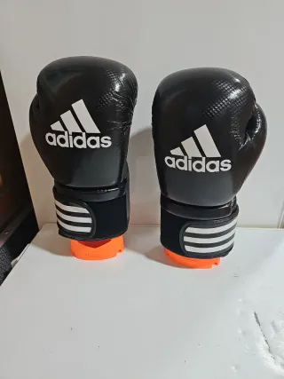Guantes de Boxeo Adidas Negros. 10 onzas