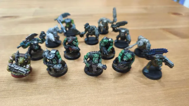14 Miniaturas Warhammer, 7 Pintadas
