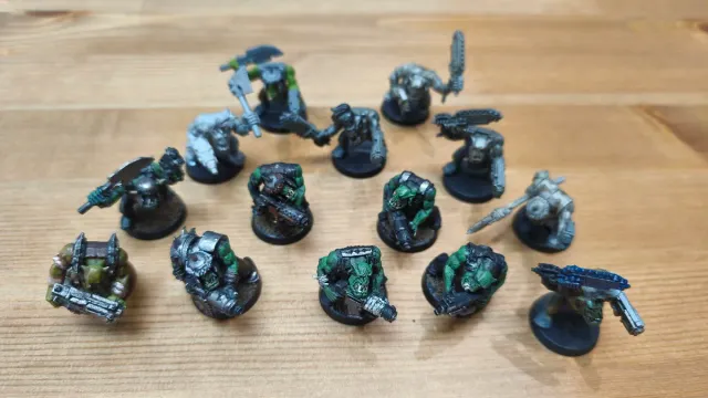 14 Miniaturas Warhammer, 7 Pintadas