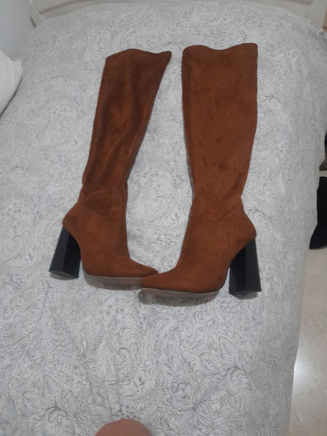 Botas mosqueteras ante tacón ancho