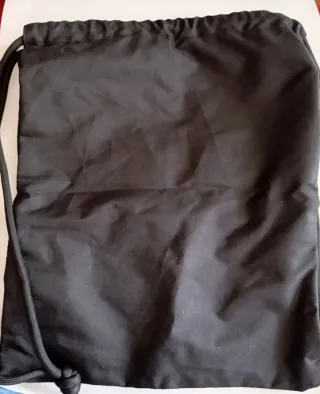 Sacca zaino nero con zip