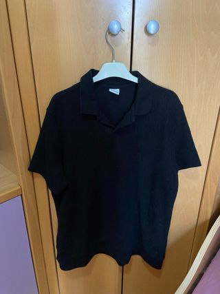 Polo Bershka punto negro talla M