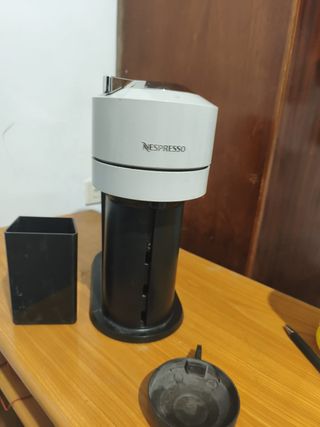Cafetera Nespresso Blanca y Negra