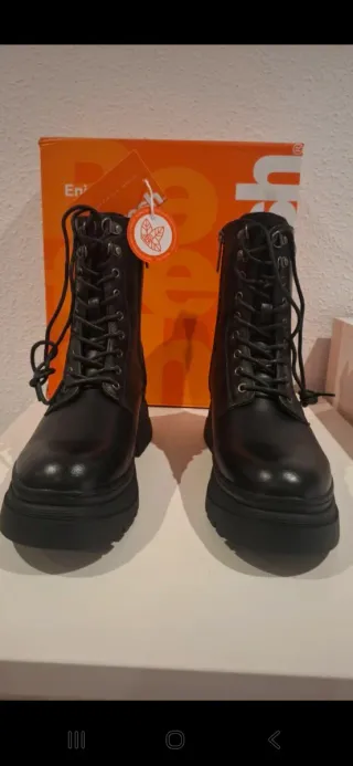 Botas negras nuevas