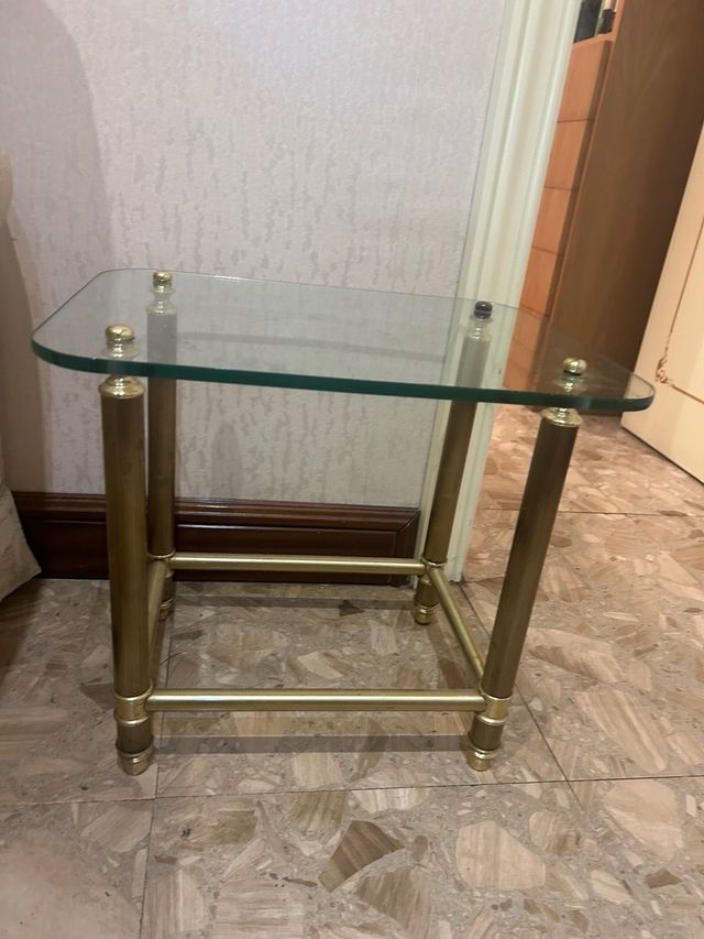 Mesas auxiliares cristal y metal dorado