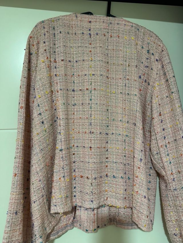 Chaqueta tweed rosa con hilos multicolores