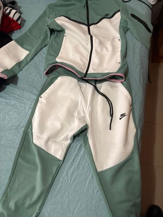 Conjunto Nike Tech Verde y Blanco