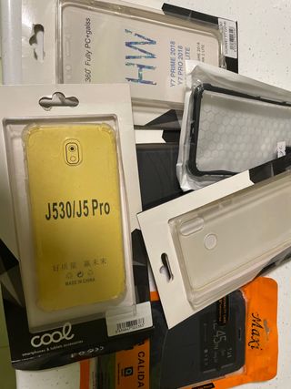 Nuovo pacchetto di custodie per cellulare variegato. Più di 50u.