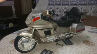 Moto de colección a escala