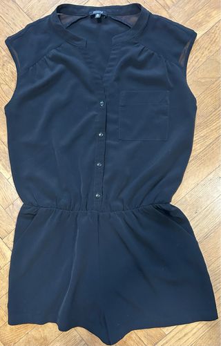 Mono corto negro,talla S
zona hombros transparente