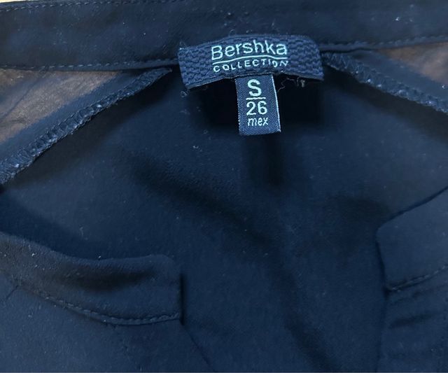 Mono corto negro,talla S
zona hombros transparente