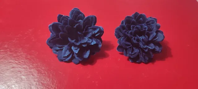 2 Adornos Flor con Pinza 2.5 cm Forma de dalias.