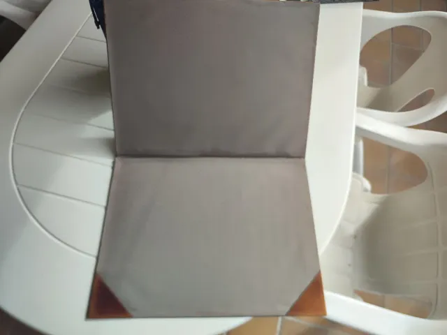 Reposapapeles de piel con diseño. Loewe