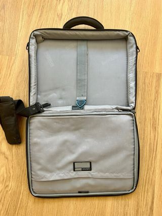 Funda portátil Tech Air negra 43x34 cm