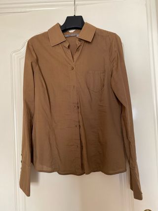 camisas de diferentes marcas cada una 3€.