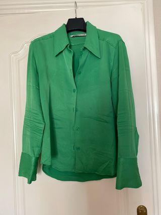 camisas de diferentes marcas cada una 3€.
