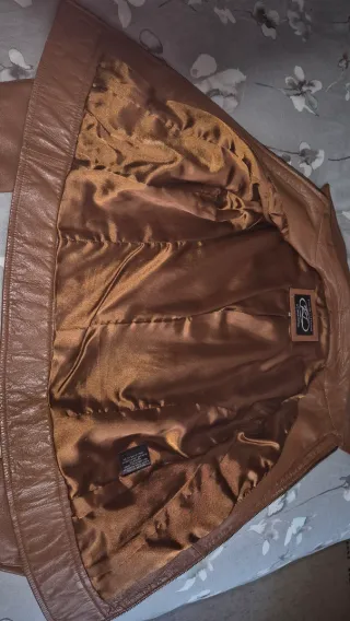 Cazadora de cuero marrón