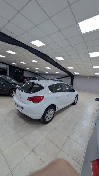 Opel Astra 2012