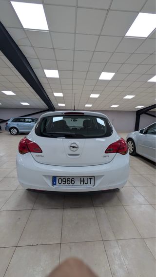 Opel Astra 2012
